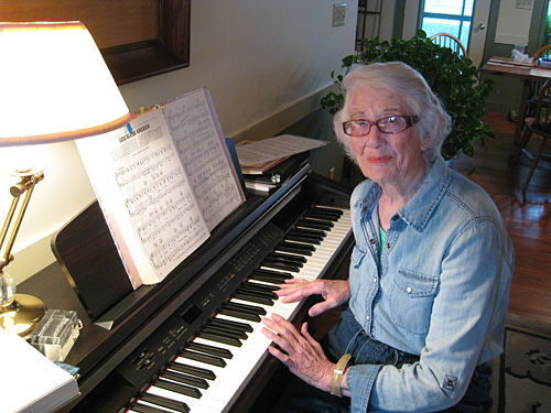 Edna Tapscott Anderson at her piano in 2011